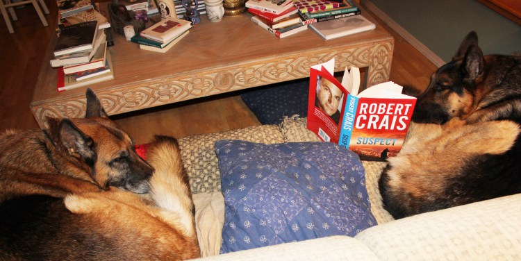 Leo reads Mia a story